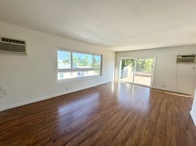 3915 Vineland Ave, Studio City, CA