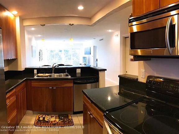 3rd image of 900 SW 12th St APT 312