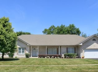 493 Ridgelawn Trl, Batavia, IL 60510