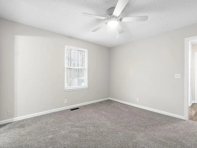 214 Tobacco Rd — Photo 7