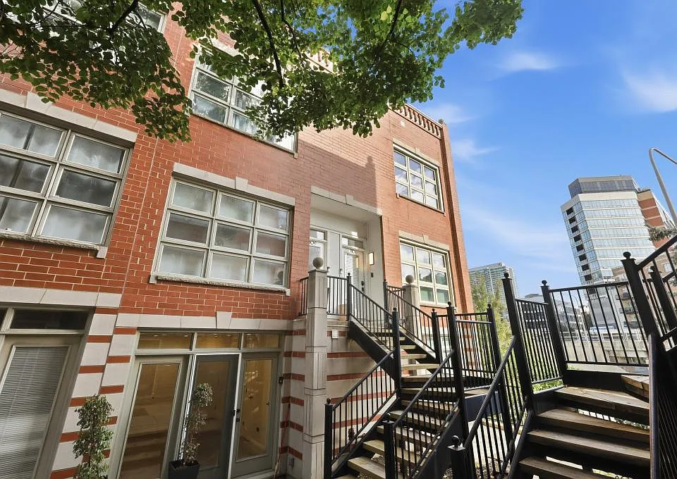 855 W Erie St #109