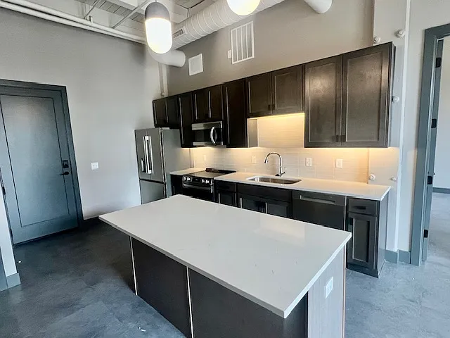 1 bed, 855 sqft, $1,995 — Photo 3