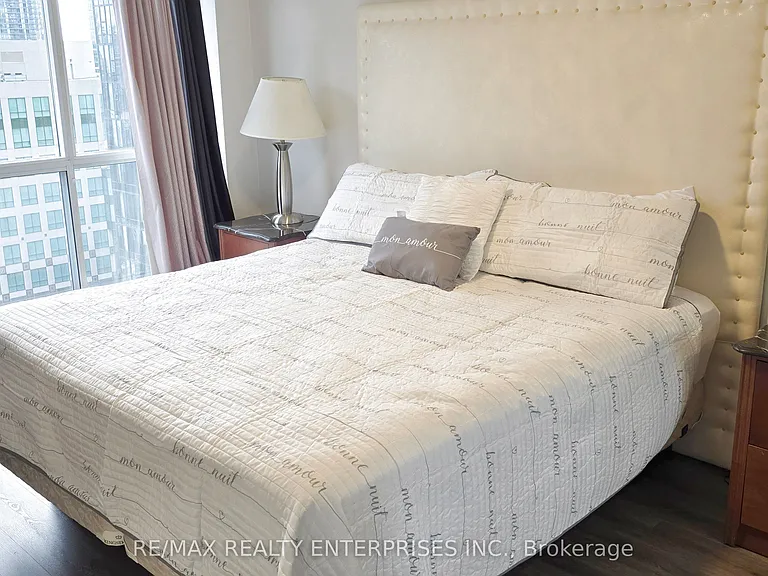 250 Wellington St W #1435 — Photo 27