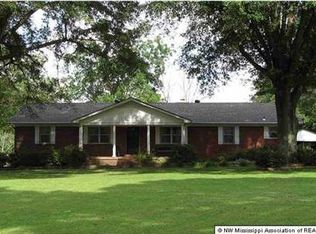 1723 Gravel Springs Rd, Senatobia, MS 38668