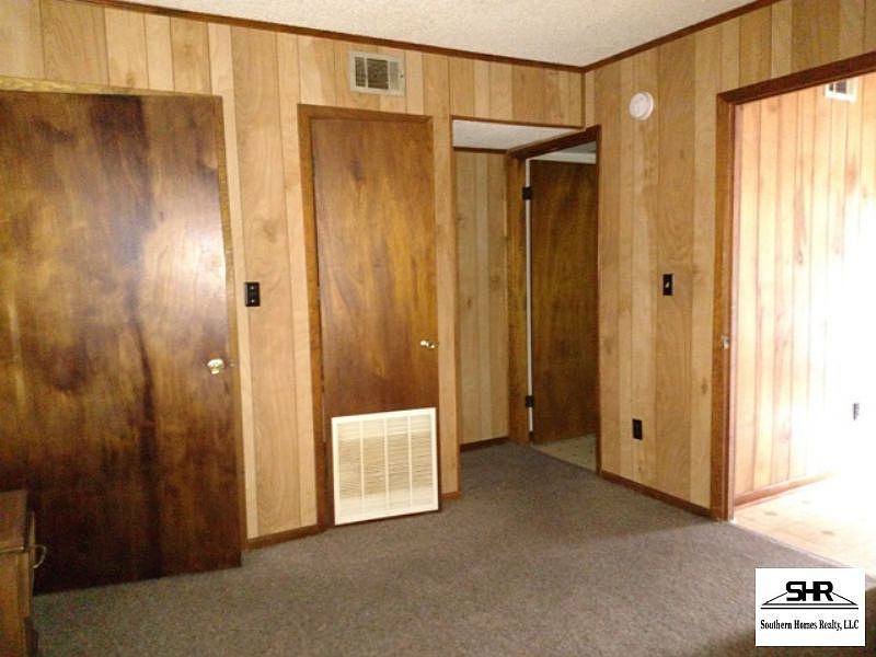 2nd image of 6645 Magnolia St