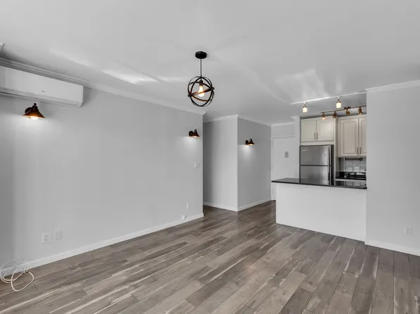 25-40 Shore Boulevard image 5 of 25