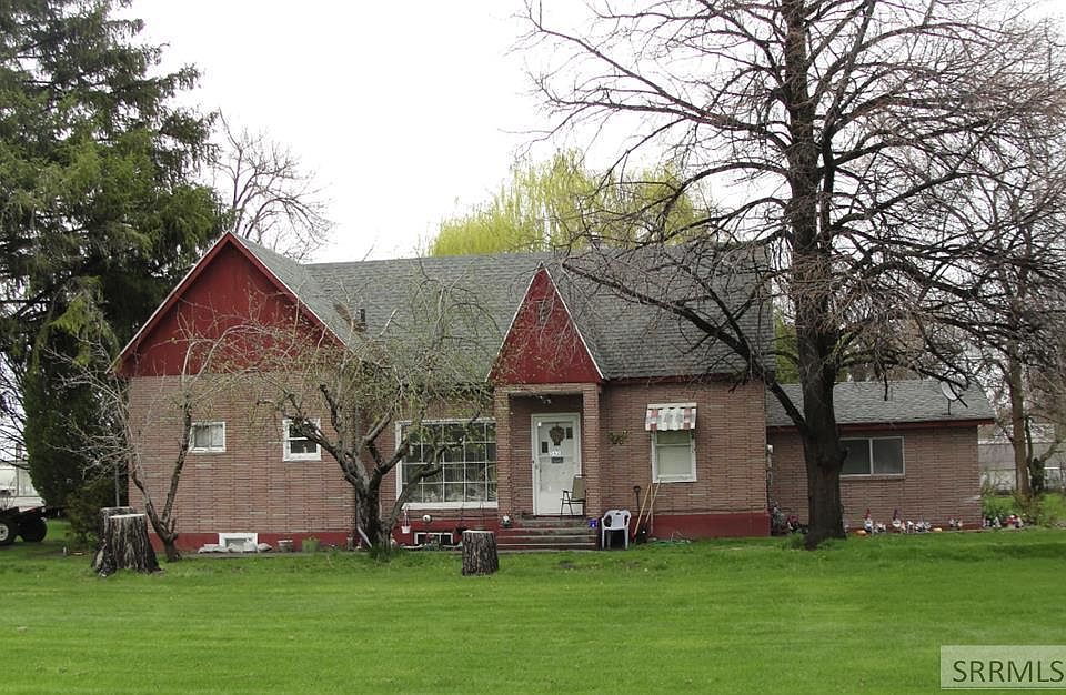 1st image of 362 SE Main St