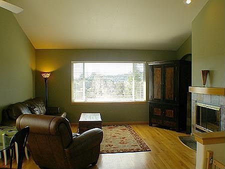 4th image of 822 N Webster St