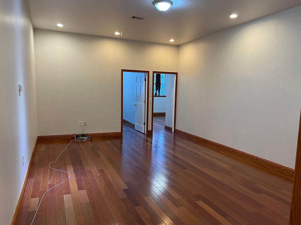 1st image of 1017 Arch St Fl 4