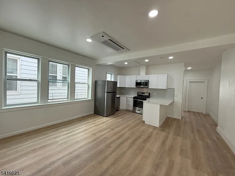 740 N 8th St #3 — Photo 8
