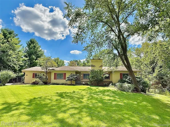 41901 Woodbrook Dr, Canton, MI 48188