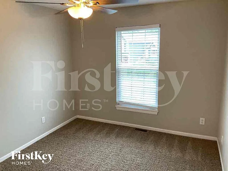 904 E Madelyn Dr — Photo 8