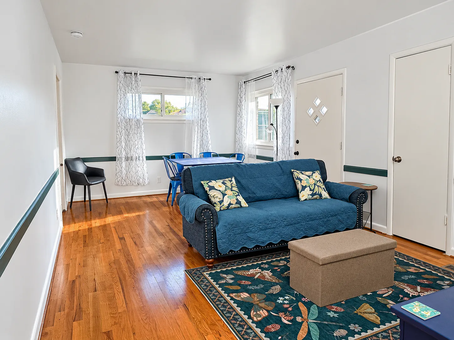 3 bed, 1000 sqft, $2,200 — Photo 1