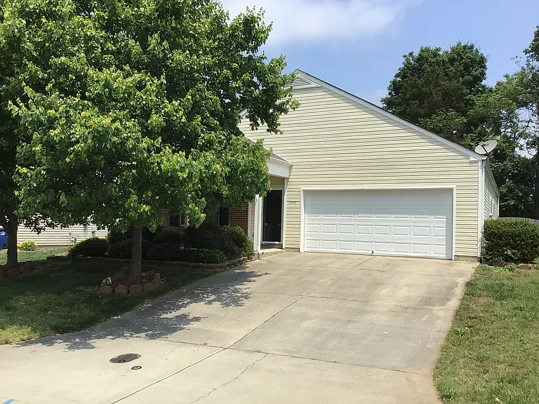 1045 Brookgreen Ln — Photo 1