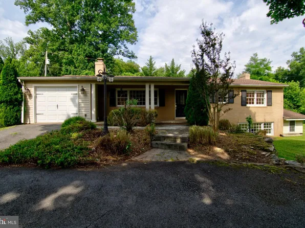 900 Walker Rd, Great Falls, VA 22066