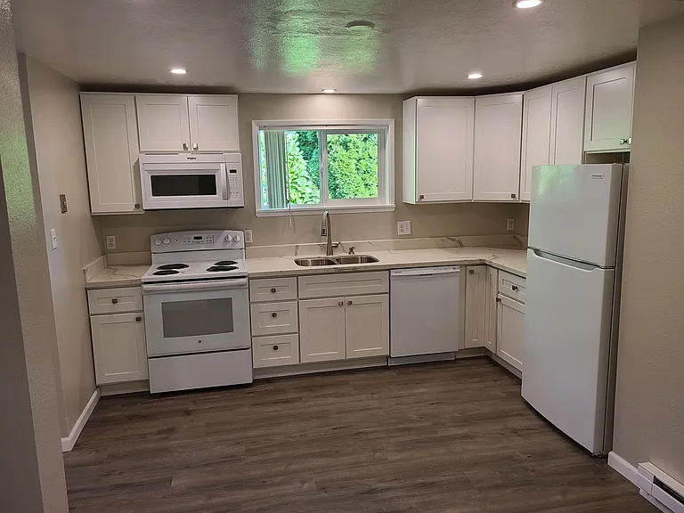 1821 E Main St — Photo 3