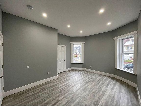3rd image of 71 Beech St APT 1