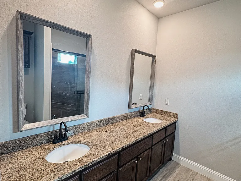 4709 Henry St — Photo 7