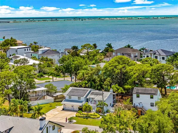 201 Lagoon Dr, Palm Harbor, FL 34683