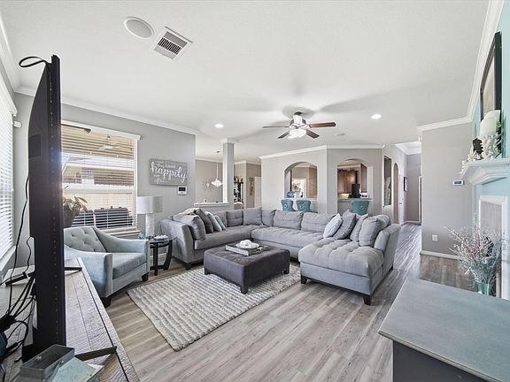2nd image of 2421 Santiago Ln