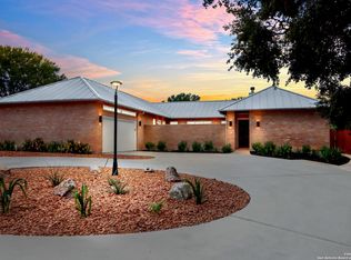 352 Ridge Crest Dr, Seguin, TX 78155