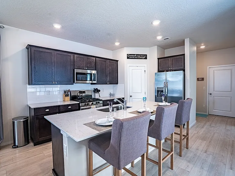 2636 N Osprey Ln — Photo 2