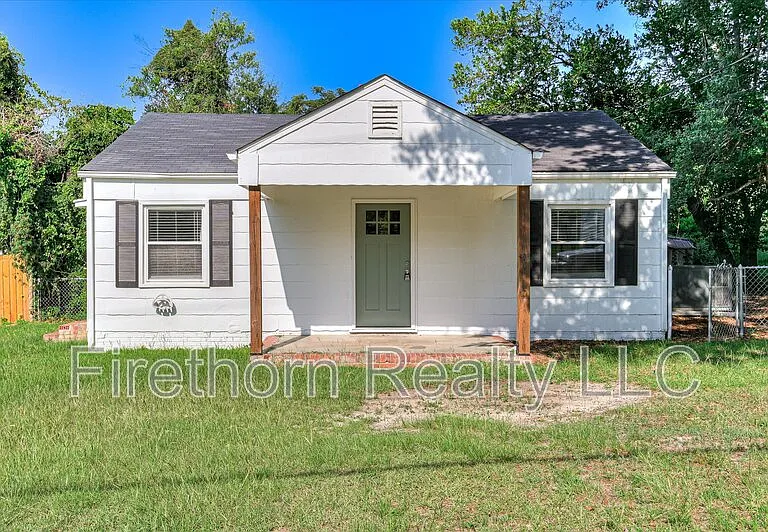 924 Royalette Ave — Photo 1