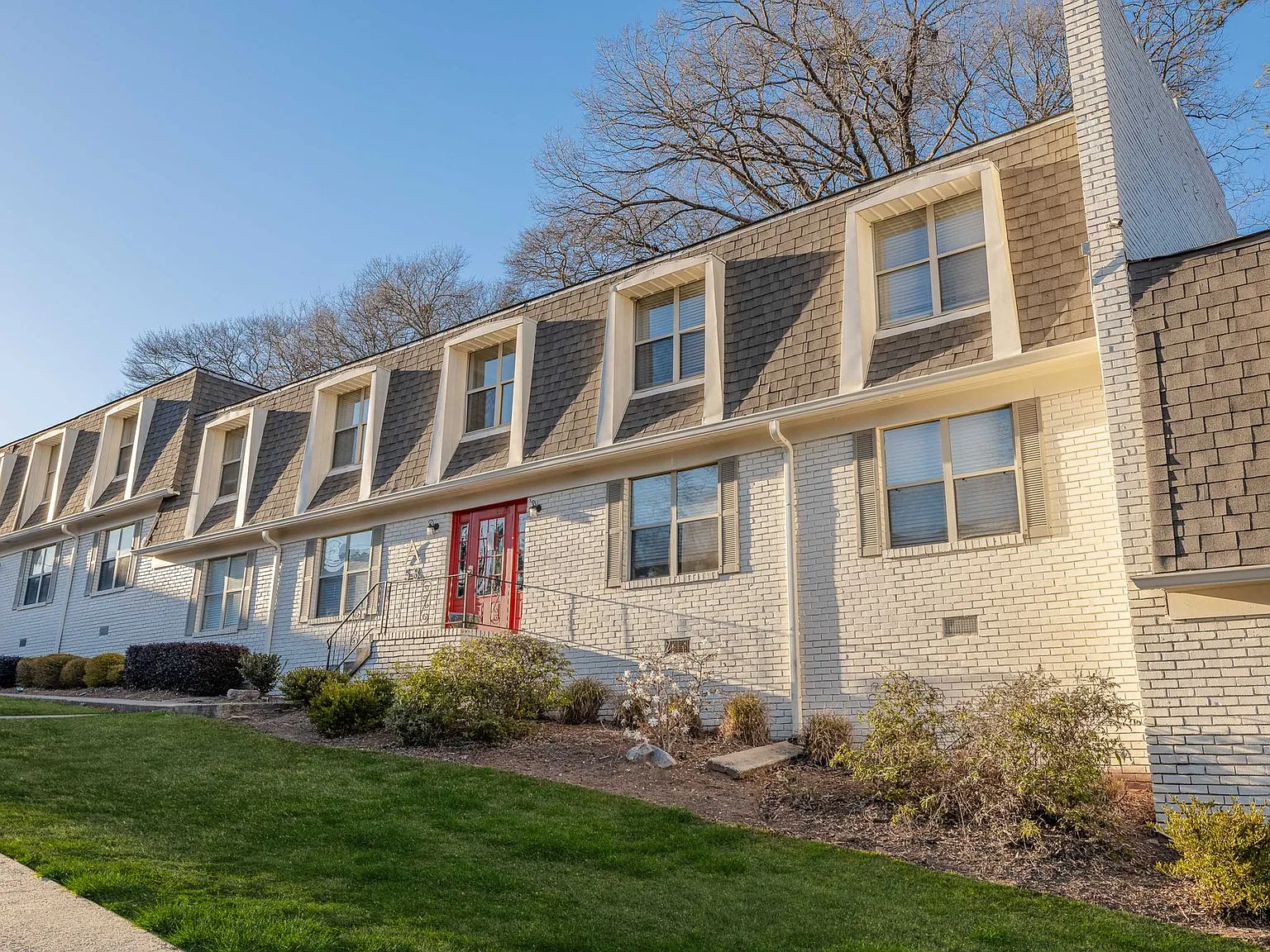 Westside Court | Modern Living in the Heart of Westside — Photo 2