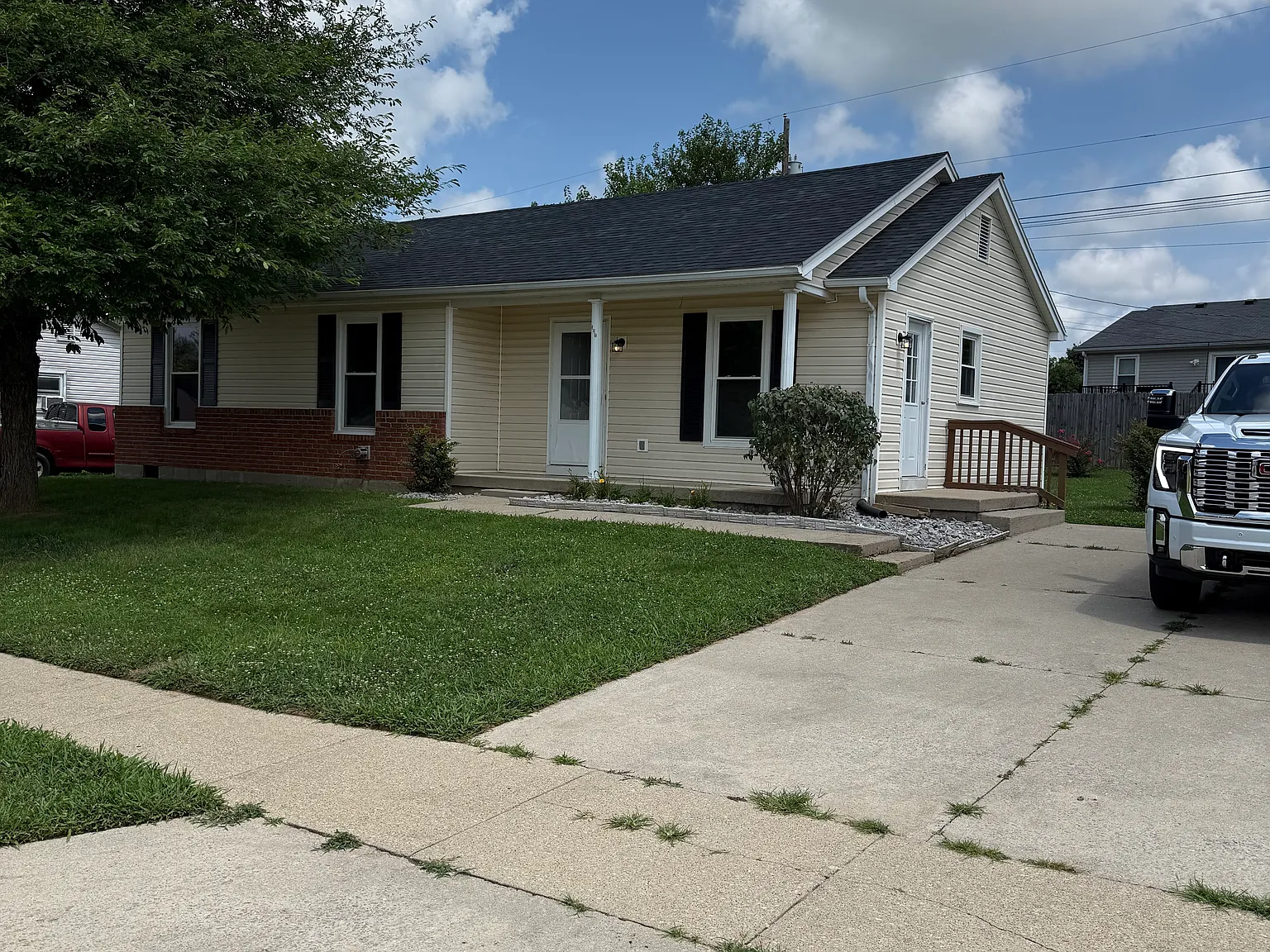 3 bed, 1.5 bath, 1152 sqft, $1,700 — Photo 1