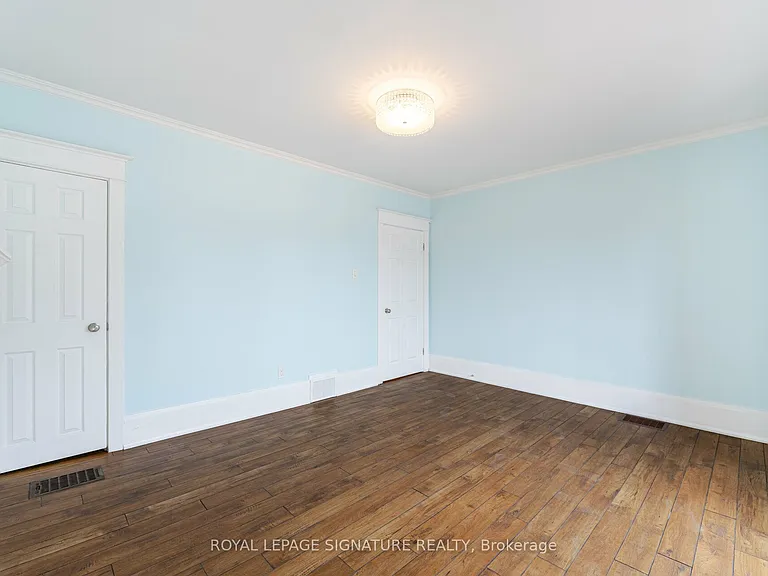 2291 Dundas St W #2 — Photo 11