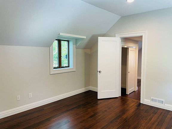 4th image of 62 Hegemans Ln