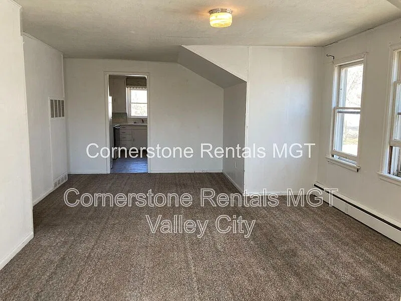 2 bed, 1.0 bath, $795 — Photo 3