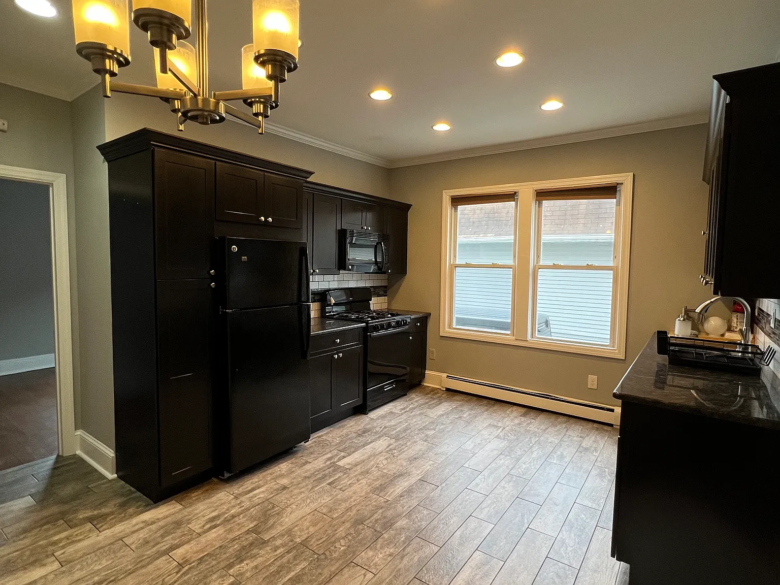 2 bed, 1000 sqft, $2,150 — Photo 1