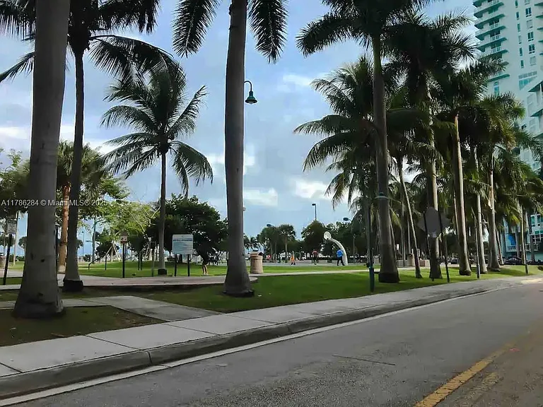 1717 N Bayshore Dr #A-2741 — Photo 18