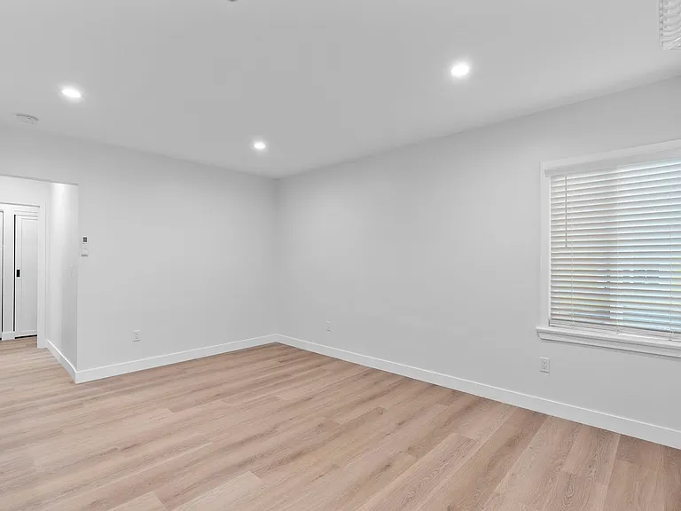 526 Lime Avenue — Photo 33