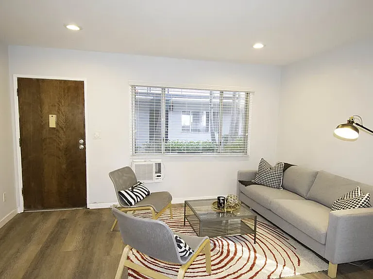2727 Abbot Kinney Apartments, Venice CA — Photo 9