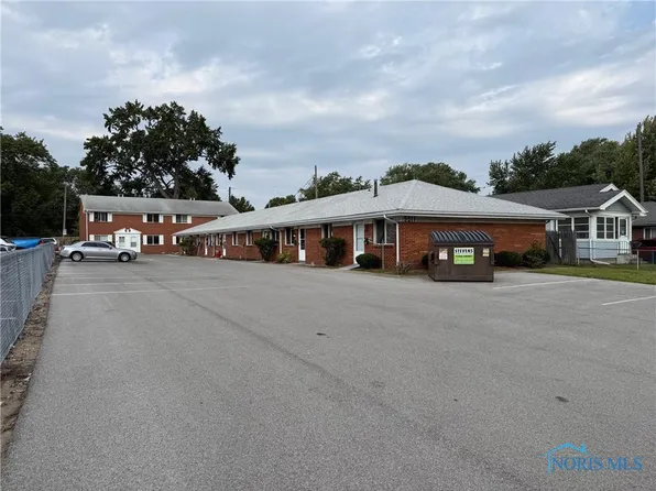 5211 Douglas Rd, Toledo, OH 43613