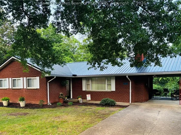902 Wilkie Dr, Charleston, WV 25314