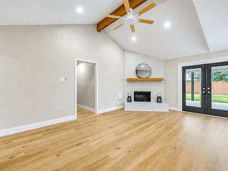 4911 Fairdale St — Photo 5