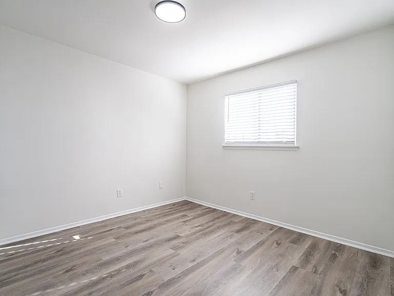 740 Mozley Dr SE #B — Photo 17