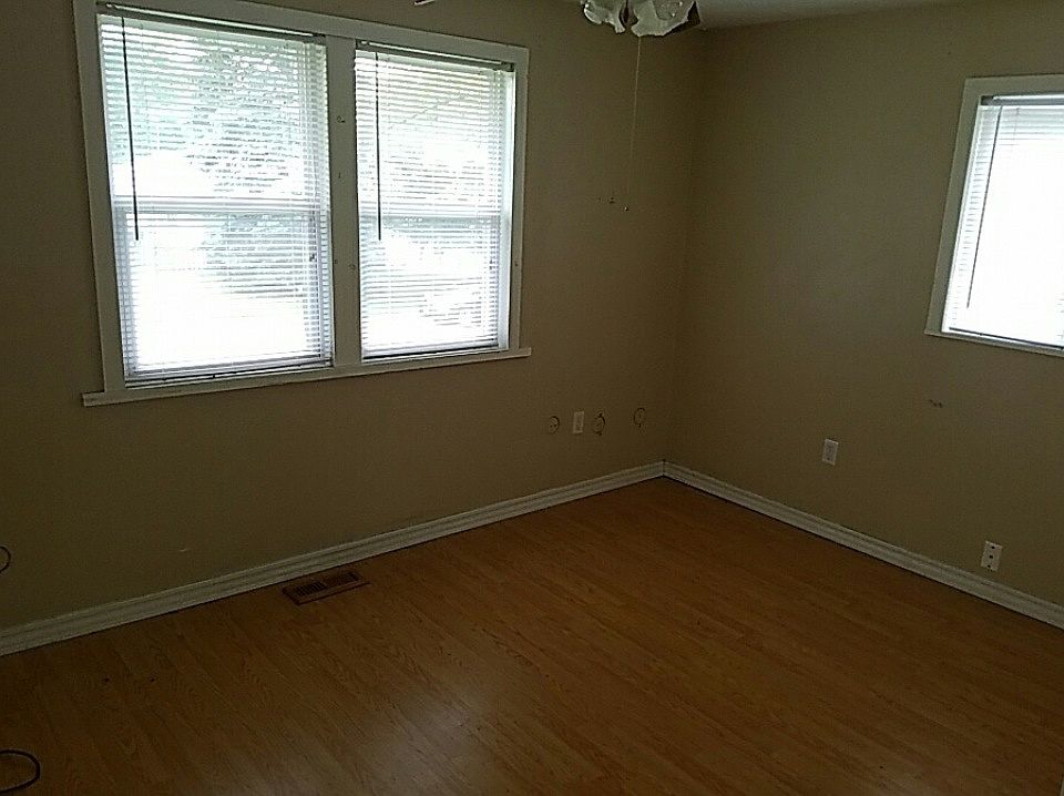 2nd image of 2024 N Evandale Dr