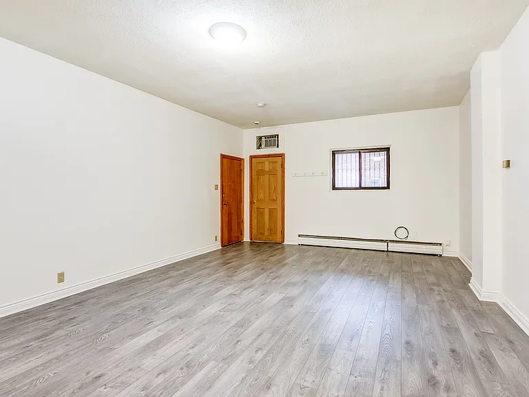 1033 Saint Clair Ave W #1 — Photo 4