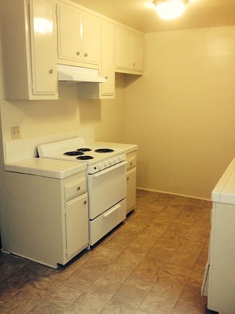 1st image of 308 W Queen St APT 07