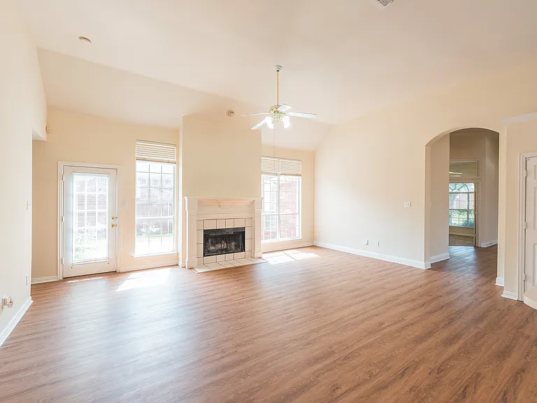 4609 Gardenia Way — Photo 17