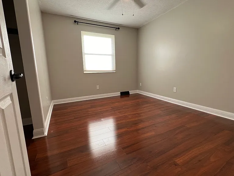 331 Madison Dr — Photo 24