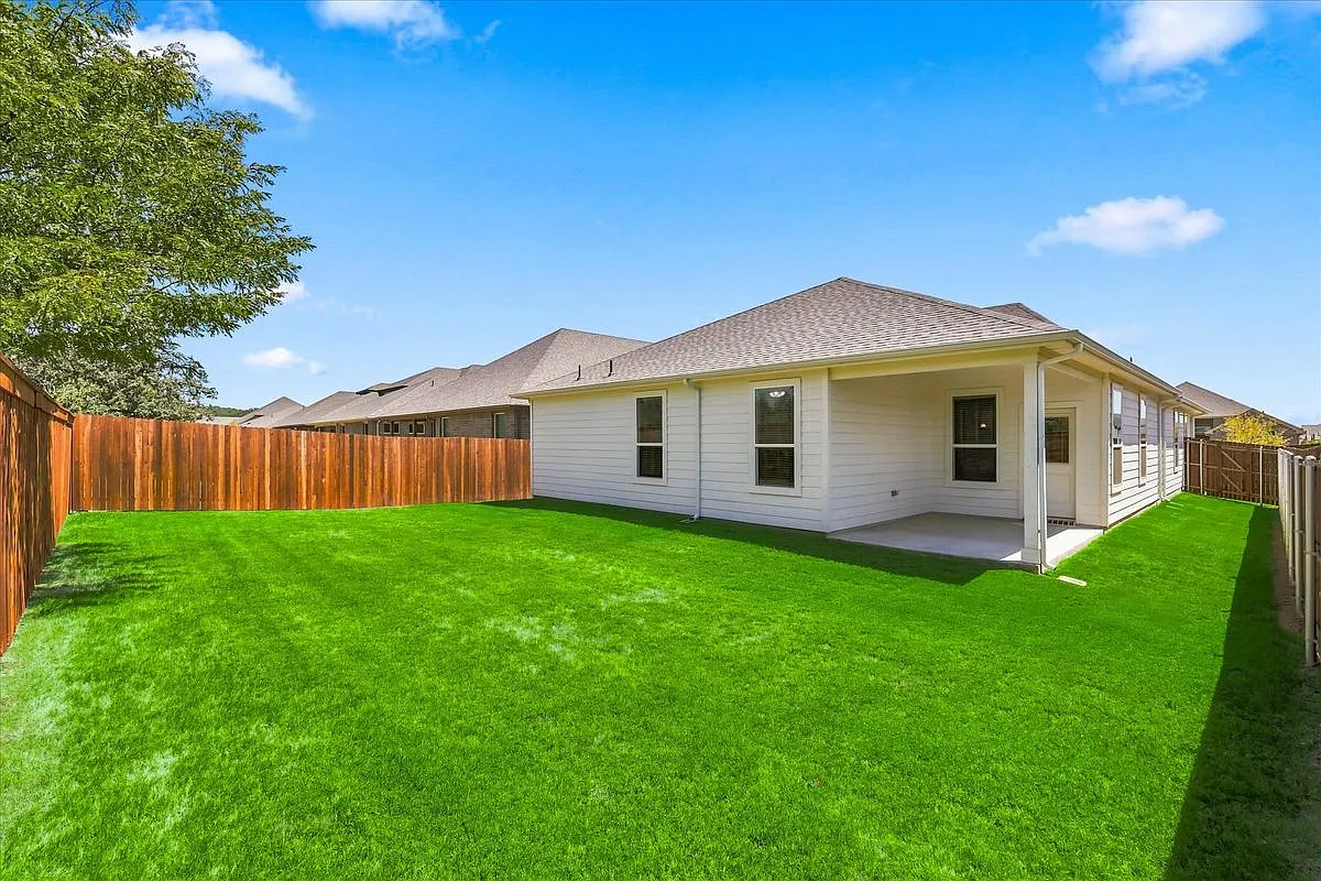 5 bed, 3.0 bath, 2089 sqft, $2,700 — Photo 3