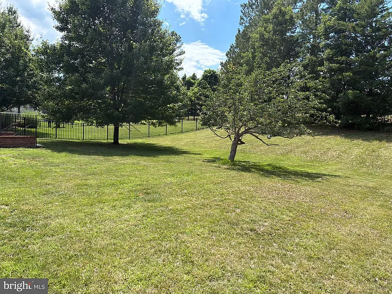 5920 Interlachen Ct — Photo 35