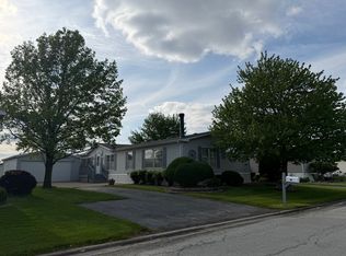16 Oriole Ln, Beecher, IL 60401