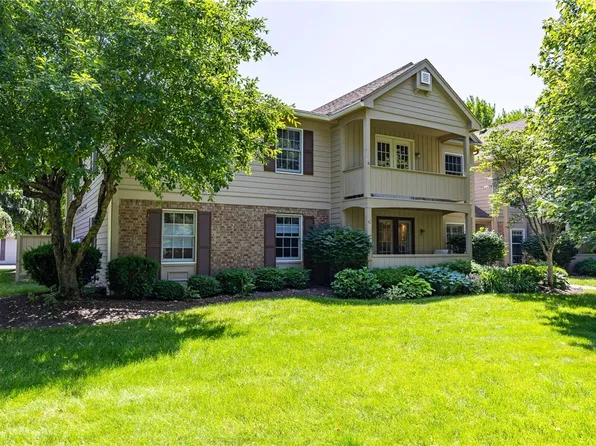 42 Wood Creek Dr, Pittsford, NY 14534