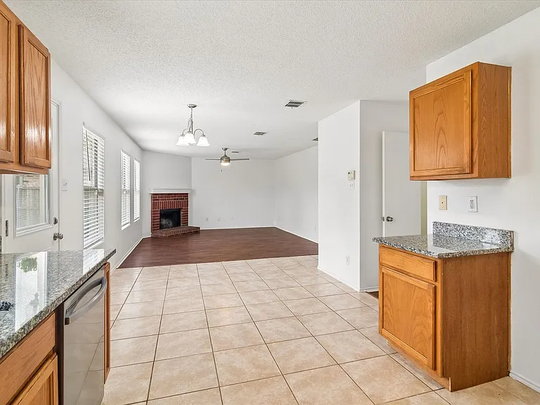 2217 Bradford Pear Dr — Photo 6